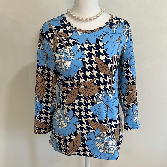 J. McLaughlin Tops - J. McLaughlin Signature Tee in a blue/brown floral pattern